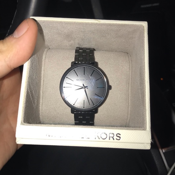 Mk watch - Picture 3 of 3